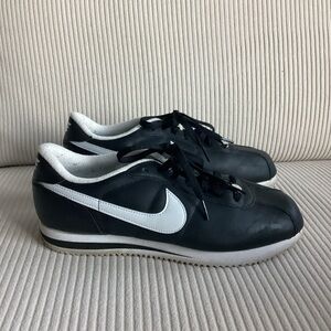 Nike Cortez Basic Leather Black White Running Shoes 316418-012 Mens Size 9.5
